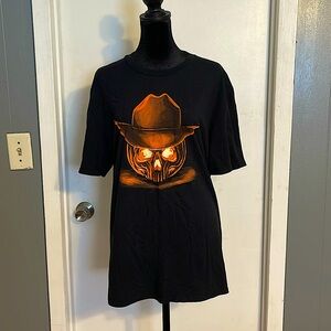 NWOT Halloween graphic tee. Size large. Never worn. Great condition
